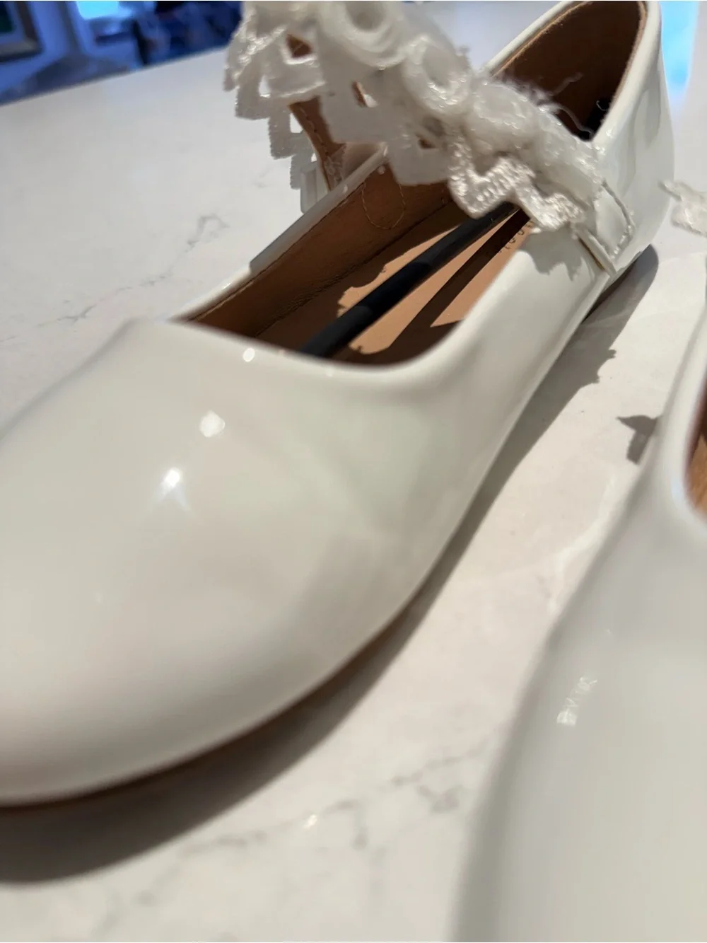 Tulleen Girls' White Patent Mary Jane Shoes with Lace Strap